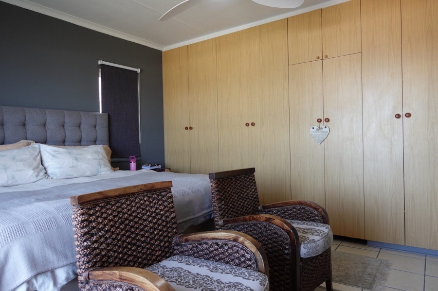 6 Bedroom Property for Sale in Outeniqua Strand Western Cape